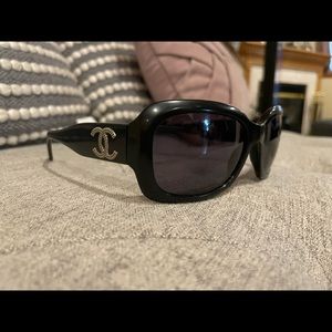 Chanel sunglasses. Light scratches on lens. Does not effect use. Make an offer.